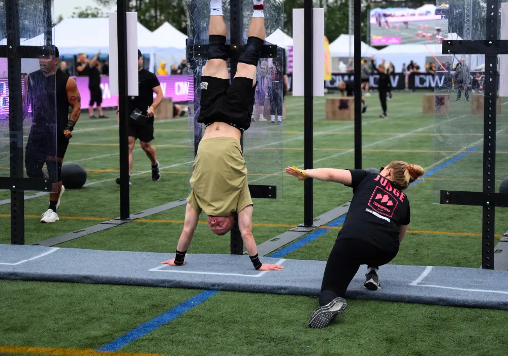 Turku Tuomiopäivä työpaita painatuksella.